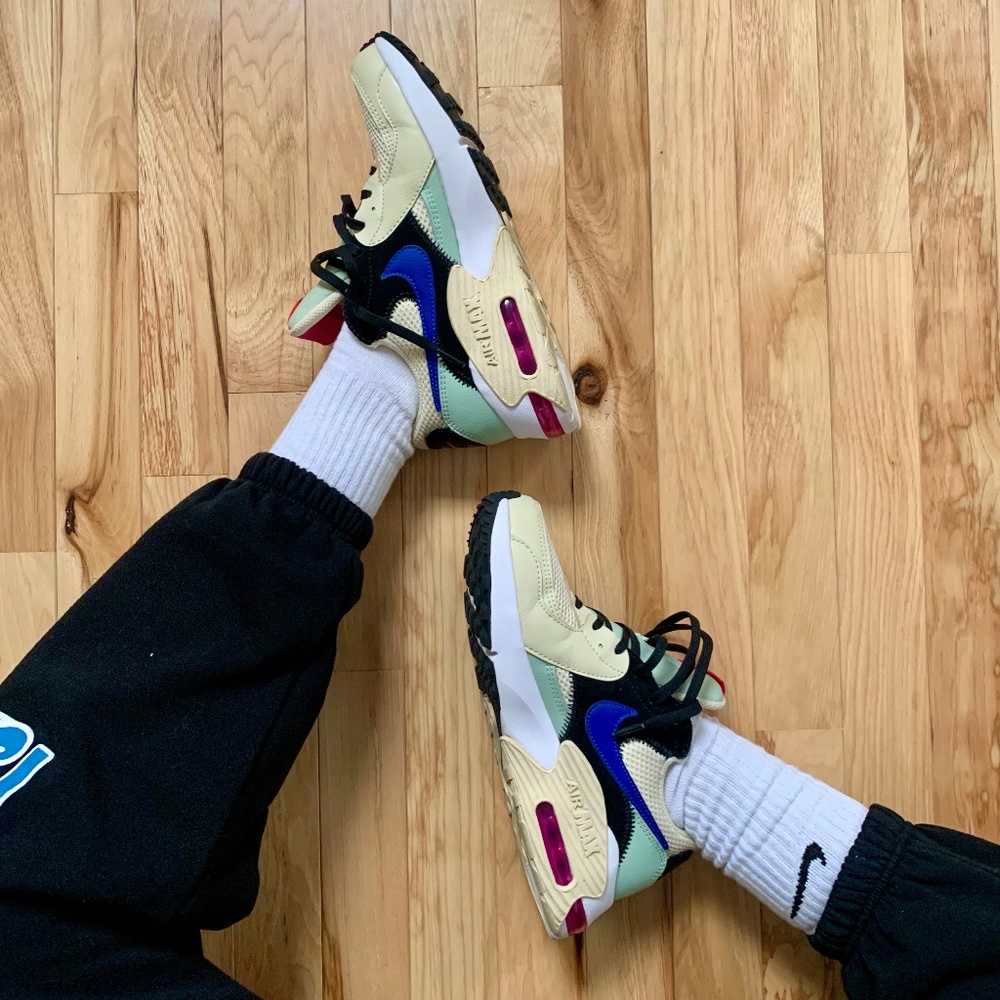 Nike Air Max Excee Women’s Size 7